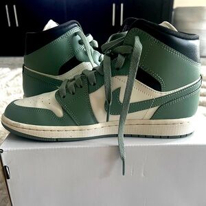 Nike Air Jordan 1 Mid